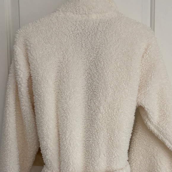 Pottery Barn Women's Cozy White Sherpa Robe - Picture 4 of 6